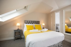 Room - Plum Guide - See Me Rise (Portsmouth)
