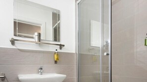 Shower - Plum Guide - See Me Rise (Portsmouth)