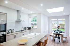 Private kitchen - Plum Guide - See Me Rise (Portsmouth)