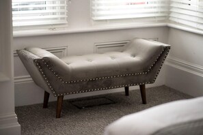 Interior - Plum Guide - A Rosy Retreat (Portsmouth)