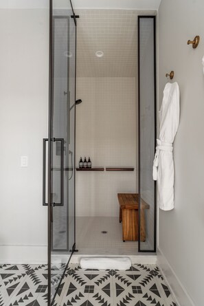 Shower - Plum Guide - A Timeless Tale (Greenwood Lake)