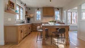 Private kitchen - Plum Guide - A Timeless Tale (Greenwood Lake)