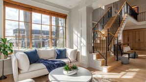 TV, fireplace - Plum Guide - A Timeless Tale (Greenwood Lake)