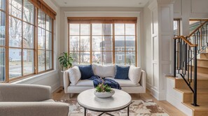 TV, fireplace - Plum Guide - A Timeless Tale (Greenwood Lake)
