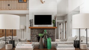 Interior - Plum Guide - A Timeless Tale (Greenwood Lake)
