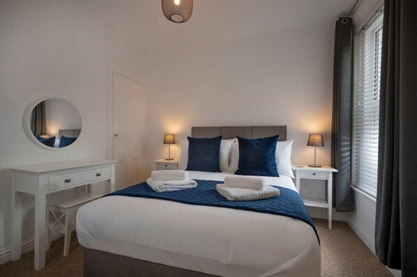 3 bedrooms, iron/ironing board - Plum Guide - Lawson Cottage (Portsmouth)