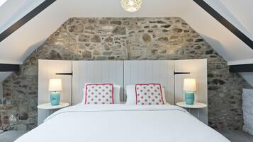 4 bedrooms, iron/ironing board