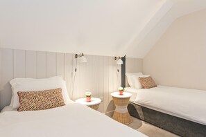 4 bedrooms, iron/ironing board