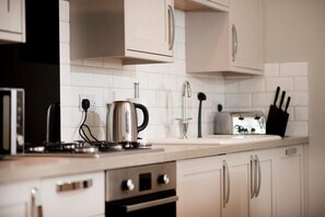 Private kitchen - Plum Guide - Autumn Chic (Portsmouth)