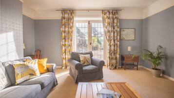 TV, fireplace, DVD player