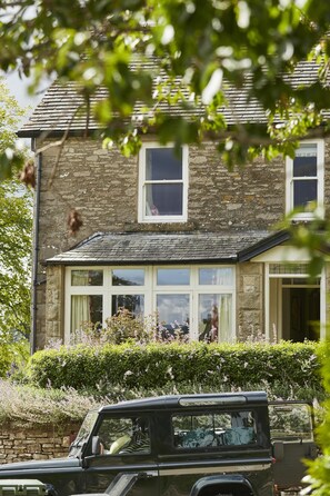 Exterior - Plum Guide - Brownber House (Kirkby Stephen)