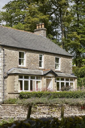 Exterior - Plum Guide - Brownber House (Kirkby Stephen)