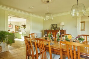 Dining - Plum Guide - Brownber House (Kirkby Stephen)