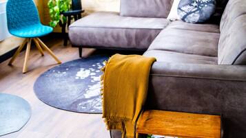 Een open haard en een stereo