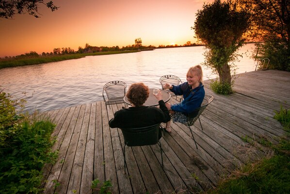 Terrace/patio - Waterside holiday home. Centrally situated in Friesland (Akkrum)