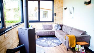 Een open haard en een stereo