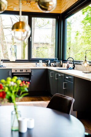 Kühlschrank, Mikrowelle, Ofen, Herdplatte