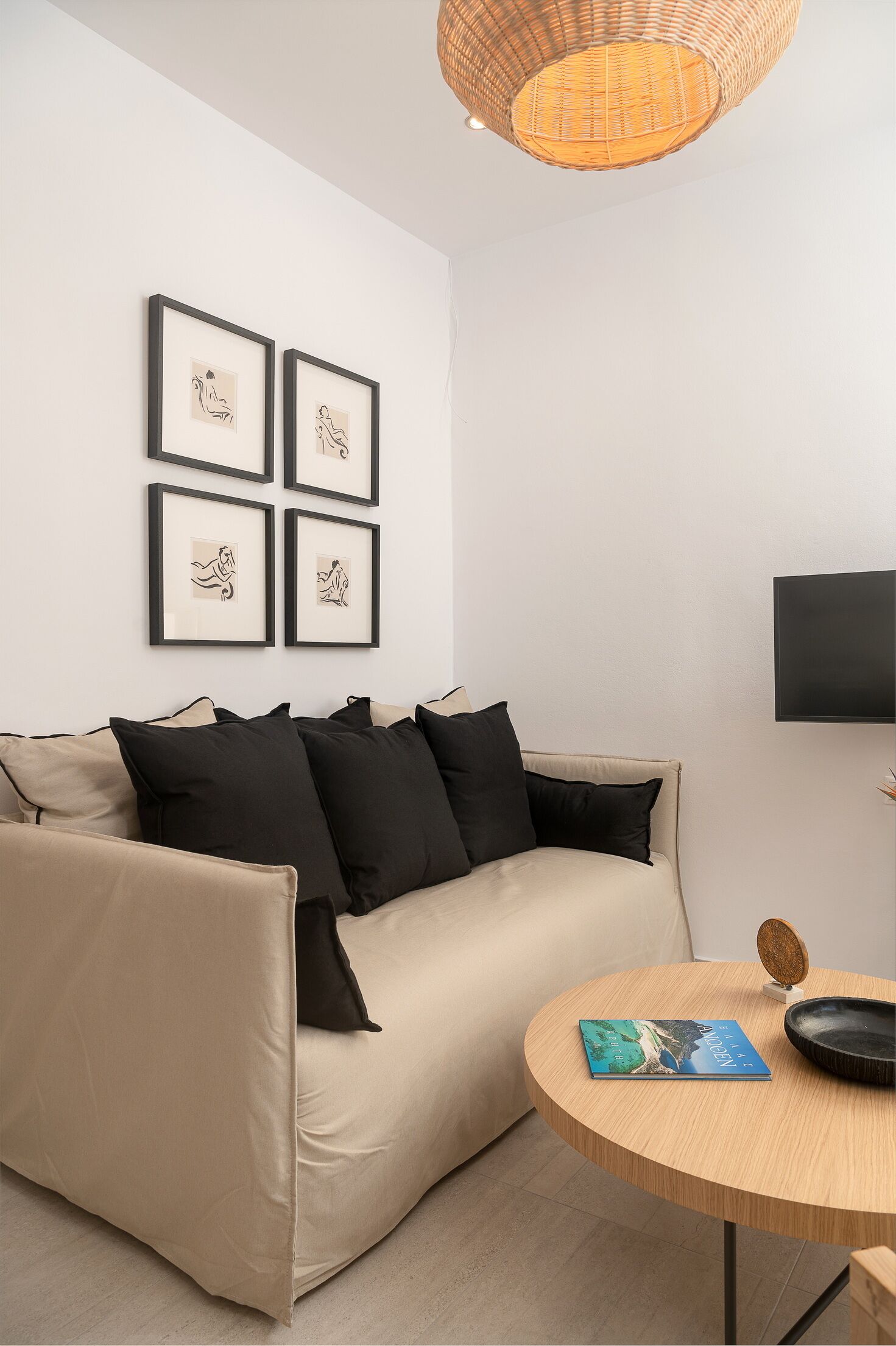 Suit Rizes near to the beach with pool