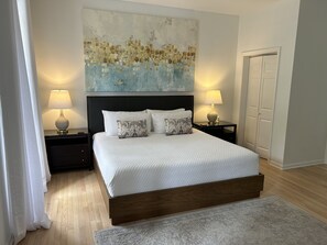 5 bedrooms, iron/ironing board, Internet, bed sheets