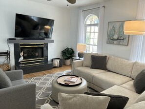TV - 11 Bittern ~ Ideal Location! Close to Beach, Shops & Restaurants! Private Pool! (Hilton Head Island)