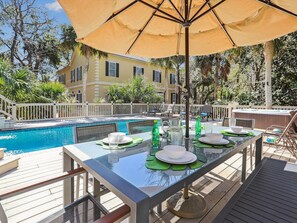 Outdoor dining - 11 Bittern ~ Ideal Location! Close to Beach, Shops & Restaurants! Private Pool! (Hilton Head Island)