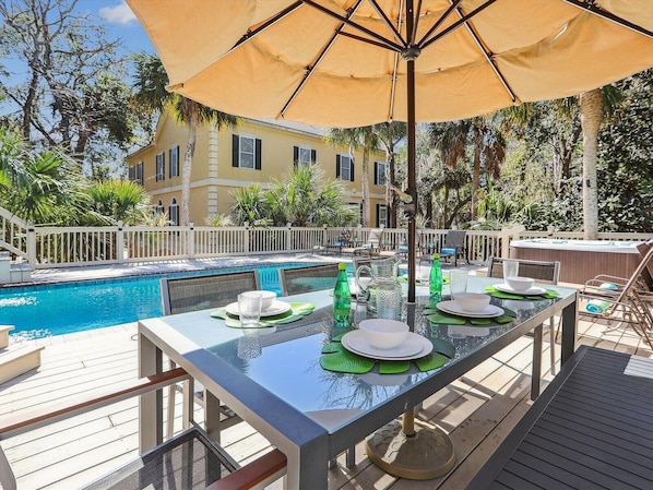 Outdoor dining