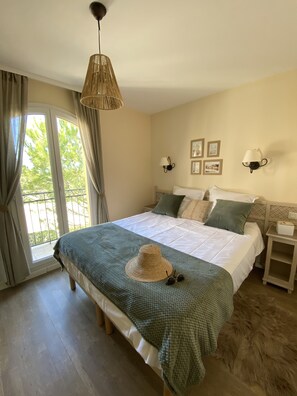 2 bedrooms, iron/ironing board, travel crib, free WiFi - Beau Duplex Bien Équipé Avec Terrasse Dans Résidence Avec Piscine (Mallemort)