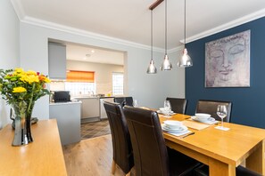 Perhetalo, oma kylpyhuone | Ravintola