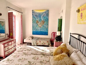 8 habitaciones, tabla de planchar con plancha y wifi gratis 