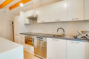 Refrigerador, microondas, horno y lavavajillas