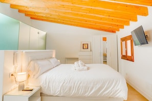 1 habitación, tabla de planchar con plancha, wifi gratis y ropa de cama