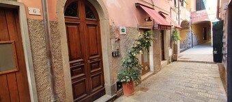 Family Room inside the Guesthouse on the Arch