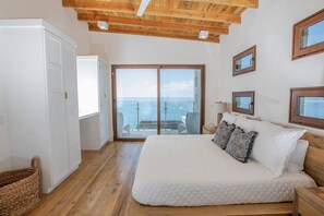 4 slaapkamers, een strijkplank/strijkijzer, reisbedje, wifi