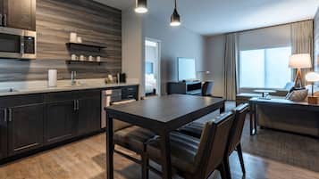 Suite, 1 Bedroom | Pillowtop beds, desk, iron/ironing board, free WiFi