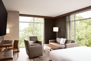 Room, 1 King Bed, Corner | Down duvets, in-room safe, desk, laptop workspace - AC Hotel Atlanta Perimeter (Atlanta)