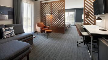 Executive Suite, Multiple Beds | Hypo-allergenic bedding, desk, laptop workspace, iron/ironing board