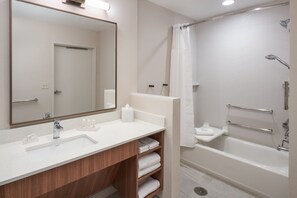 Gratis toiletartikelen, een haardroger, handdoeken