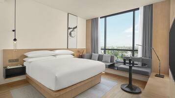 Room, 1 King Bed | In-room safe, desk, blackout drapes, iron/ironing board