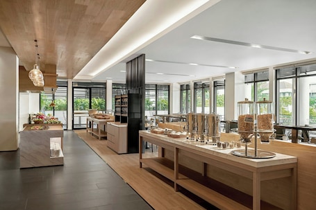 Desayuno buffet (VND 273000 por persona)