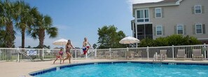 Outdoor pool - 3 Bedrm, 2 Bath Ground-floor Lake-side, 5 min walk to beach. Great for families! (North Myrtle Beach)
