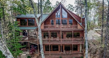 Cabin in the Clouds, Views!!!, Hot Tub, Pool, Fire pit, Pets, Flat Paved Drive
