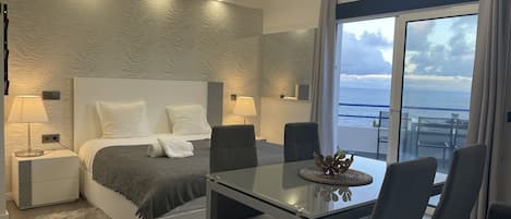 1 soverom, safe på rommet, strykejern/-brett og wi-fi (inkludert)