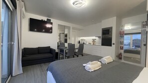 1 makuuhuone, tallelokero huoneessa, silitysrauta/-lauta, ilmainen Wi-Fi