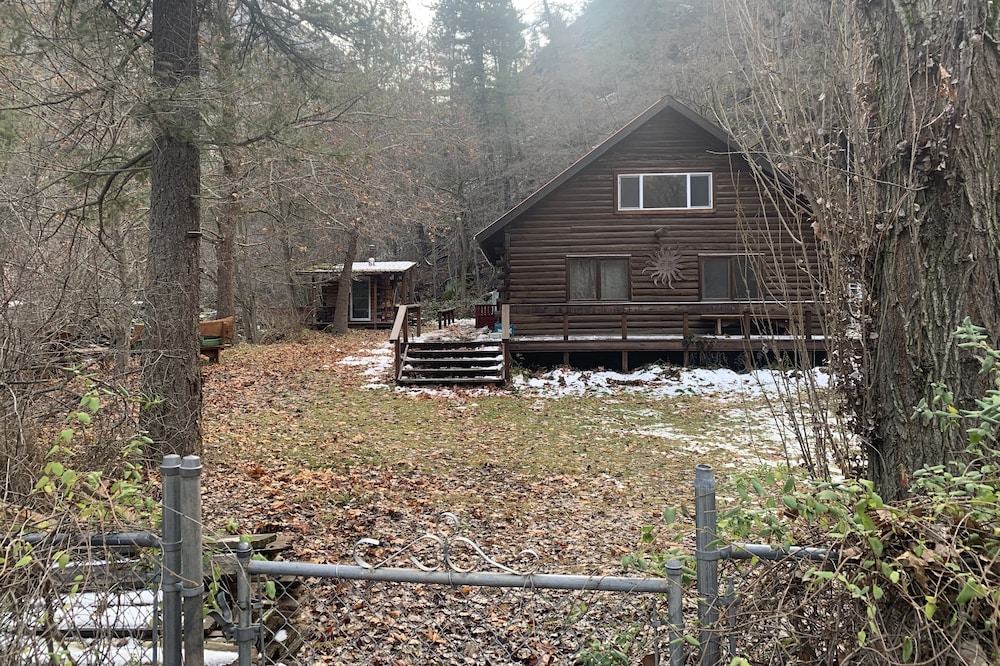 French Creek Inn. Creekside Cabin with Fire Sauna