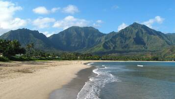 Beach nearby, sun-loungers, beach towels