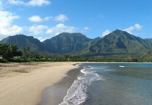 Beach nearby, sun-loungers, beach towels