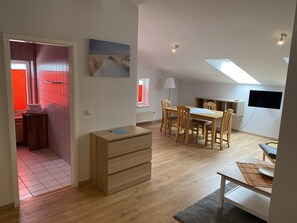 Departamento familiar, baño privado, vista a la ciudad | Servicios de la habitación