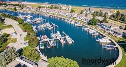 Updated Main Floor Condo at Pool and Beach