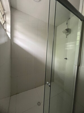 Studio | Bathroom | Shower, rainfall showerhead, towels, soap - Living Hotel São Paulo (São Paulo)