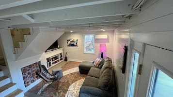 Smart-TV, DVD-Player, Bücher, Videothek